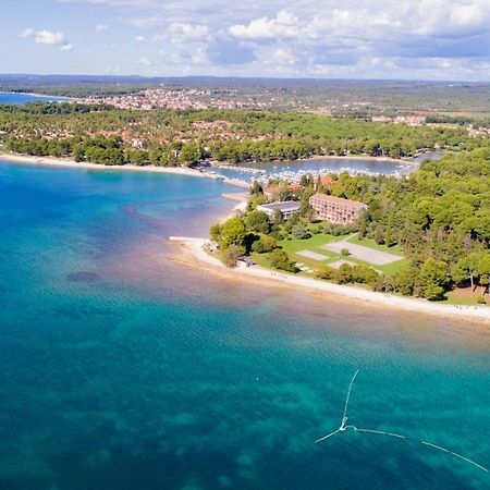 Villa Andrija Family Dream With Heated Pool At The Sea With Beautiful Garden, Outside Cinema And Kids Playground Fažana Kültér fotó