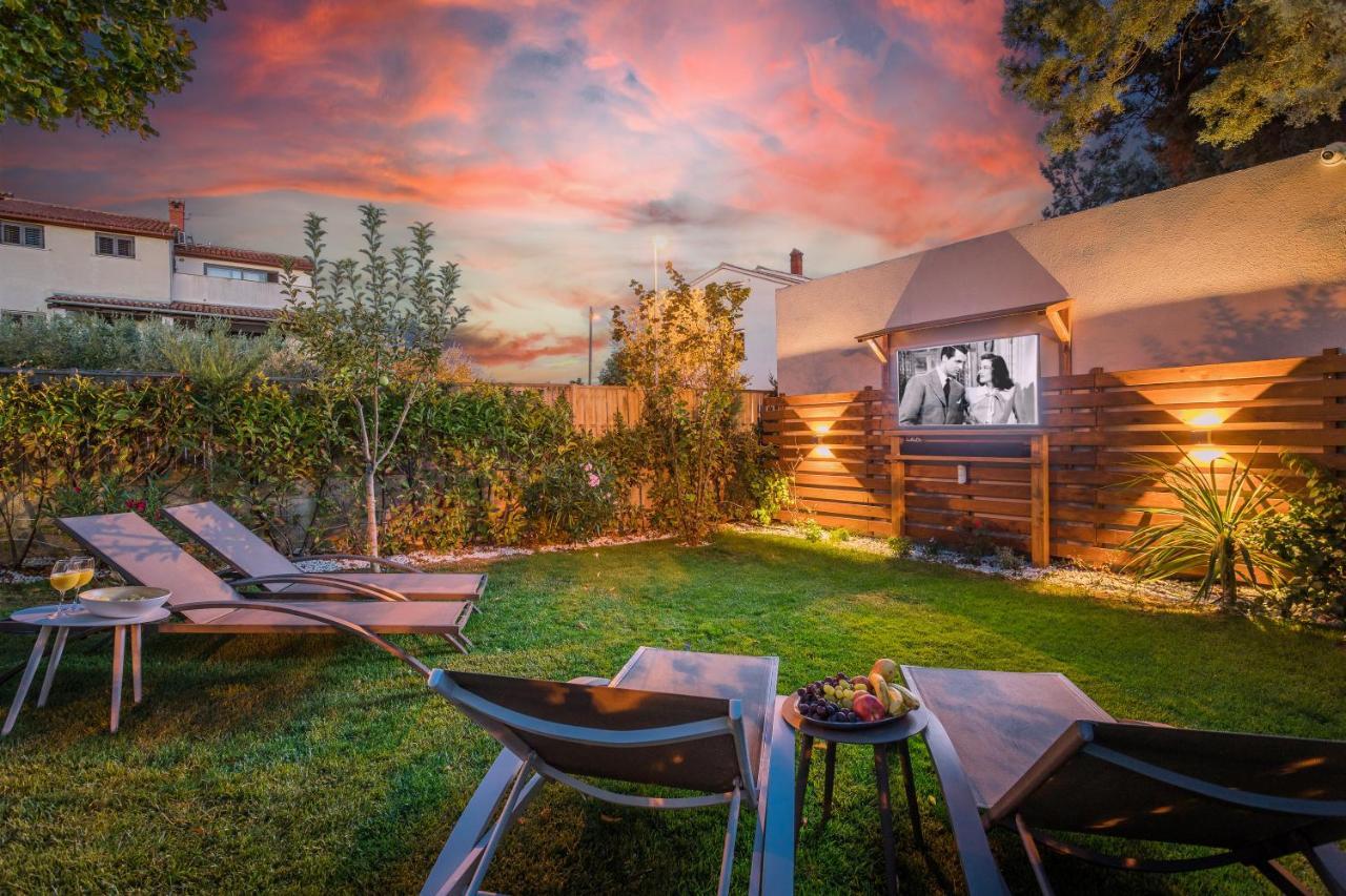 Villa Andrija Family Dream With Heated Pool At The Sea With Beautiful Garden, Outside Cinema And Kids Playground Fažana Kültér fotó