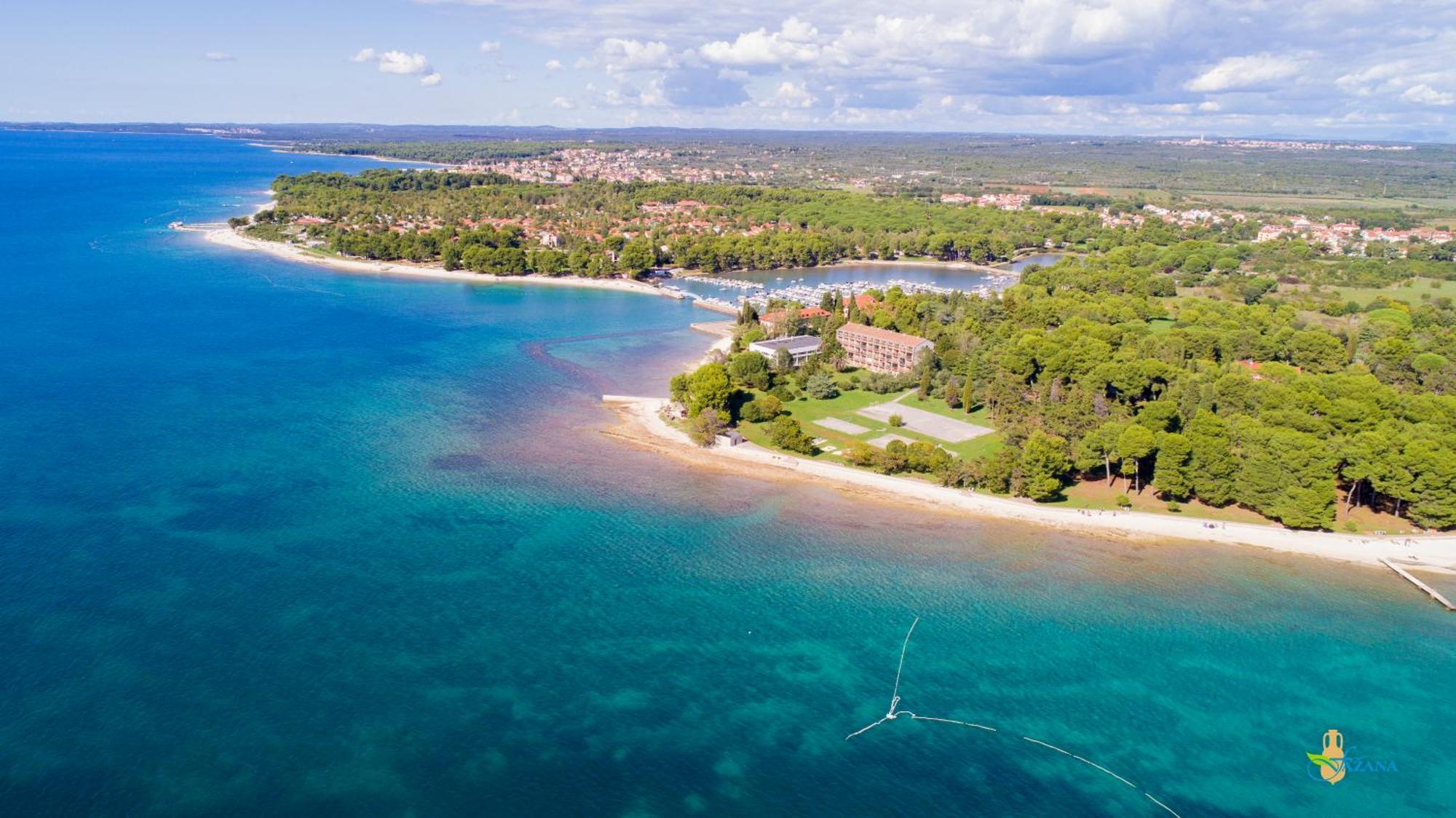 Villa Andrija Family Dream With Heated Pool At The Sea With Beautiful Garden, Outside Cinema And Kids Playground Fažana Kültér fotó