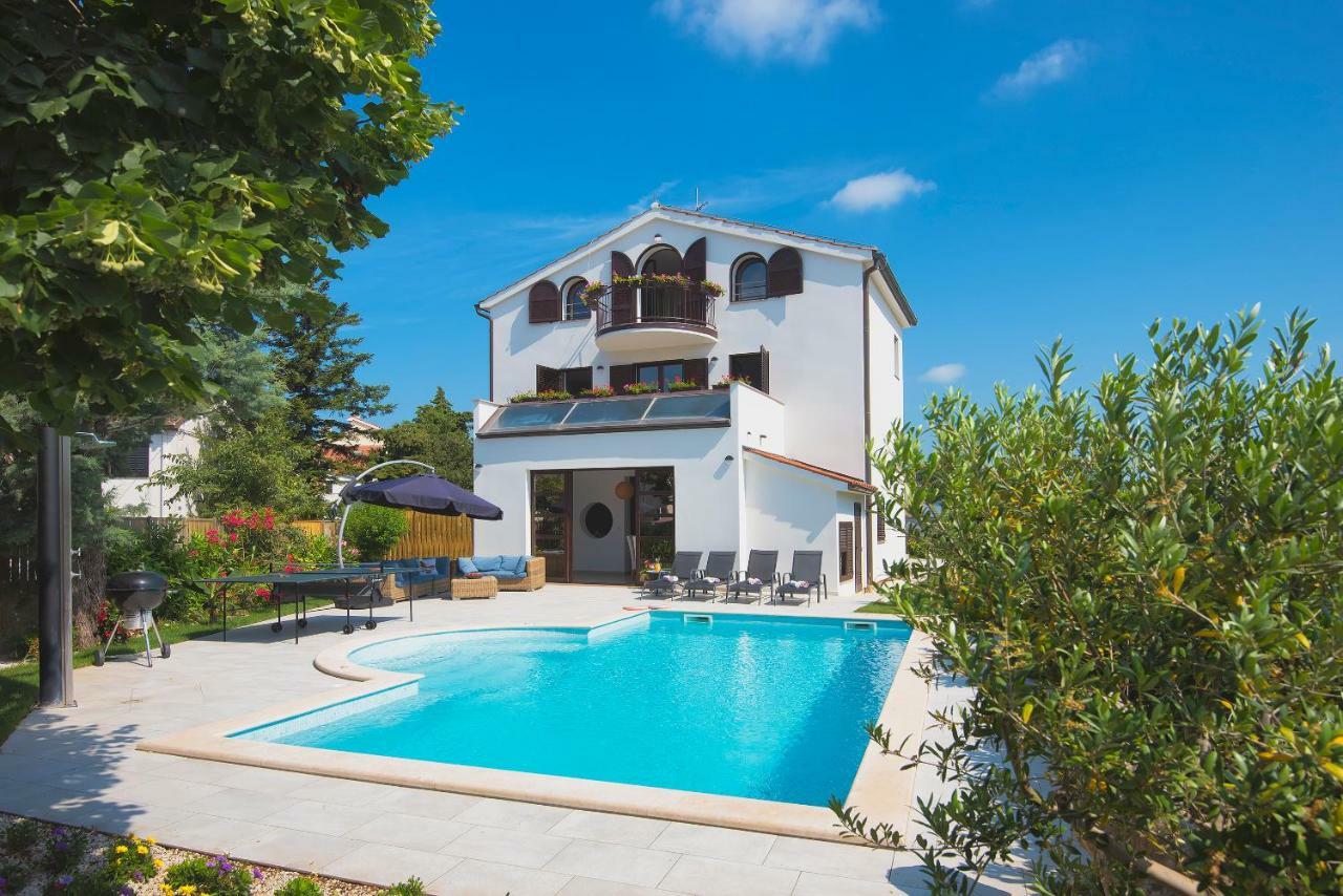 Villa Andrija Family Dream With Heated Pool At The Sea With Beautiful Garden, Outside Cinema And Kids Playground Fažana Kültér fotó