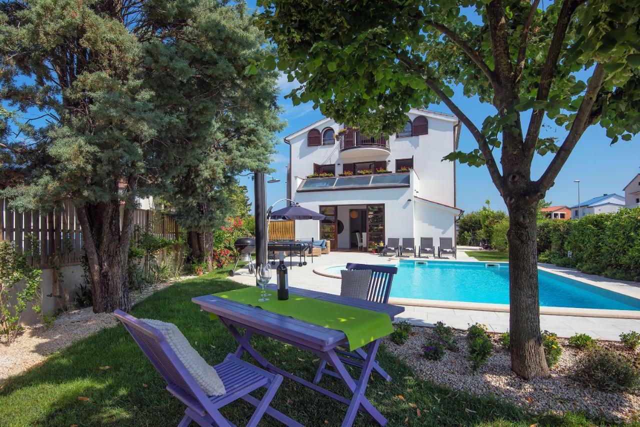 Villa Andrija Family Dream With Heated Pool At The Sea With Beautiful Garden, Outside Cinema And Kids Playground Fažana Kültér fotó